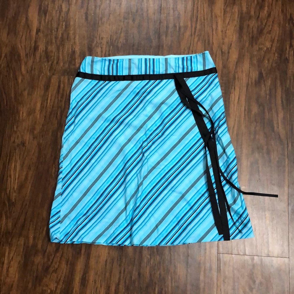 Juniors 3 blue striped skirt with zip closure